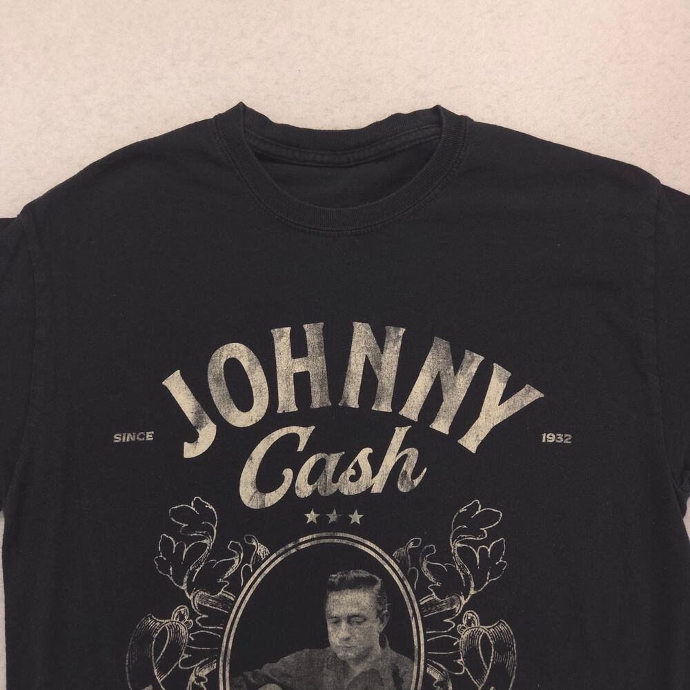 Johnny Cash Man In Black Band Crew Neck Graphic Shirt Mens Size Medium M Black